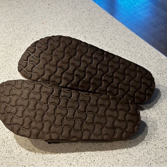 Cushionaire Sandals, brown size 7 - Picture 4 of 4